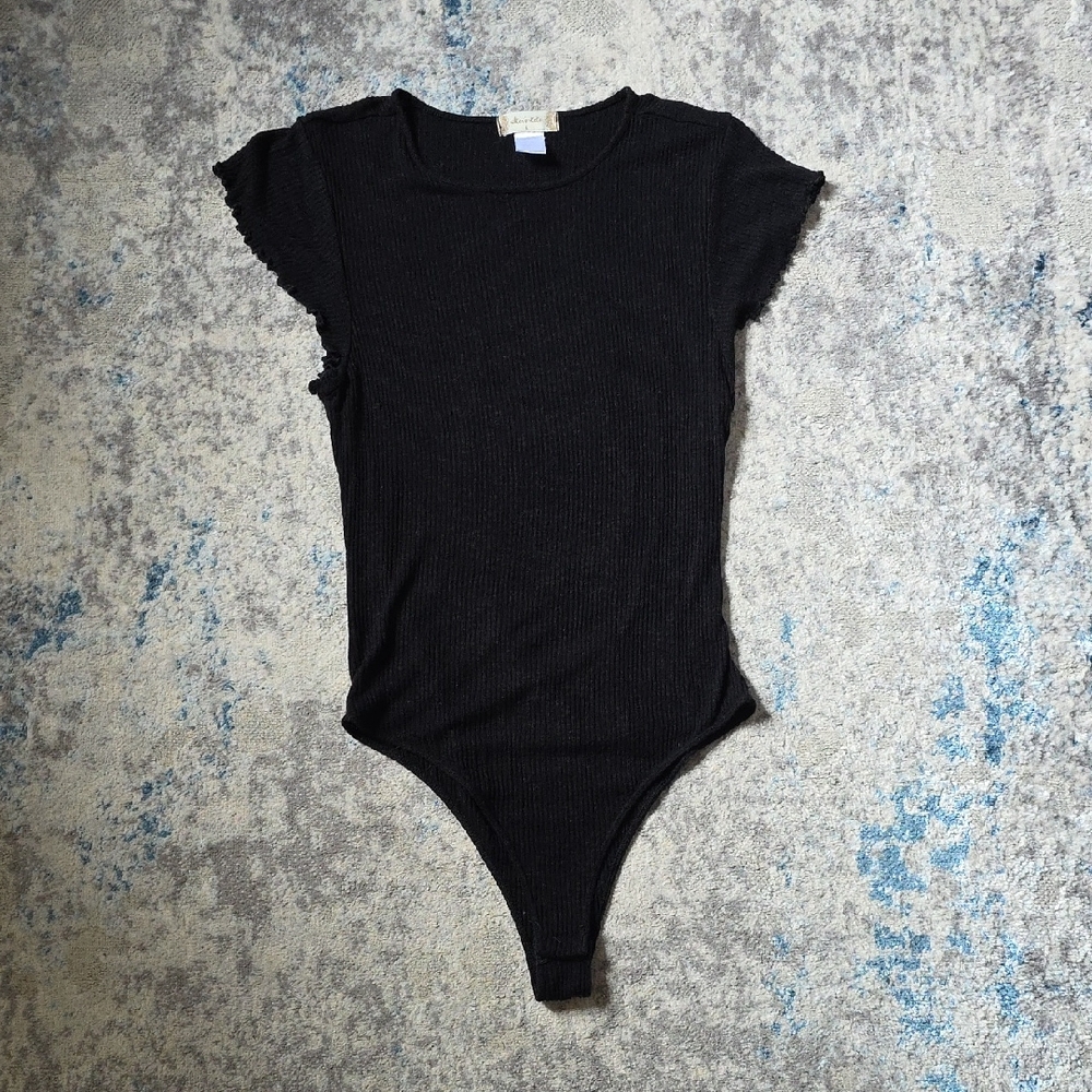 Altar'd State Women's Size Large Black Ruffle‎ Sleeve Body Suit